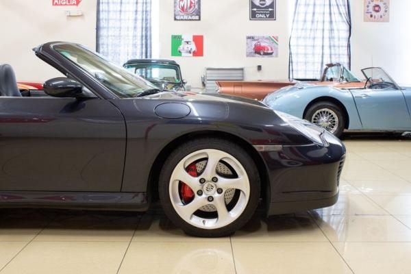 2004 Porsche 911 C4S cabriolet 