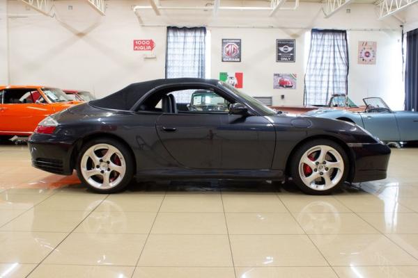 2004 Porsche 911 C4S cabriolet 
