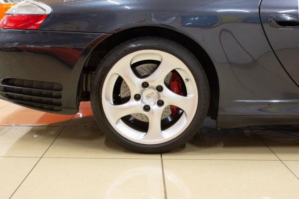 2004 Porsche 911 C4S cabriolet 