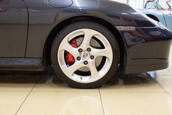 2004 Porsche 911 C4S cabriolet 
