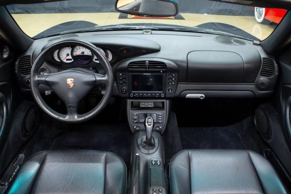 2004 Porsche 911 C4S cabriolet 