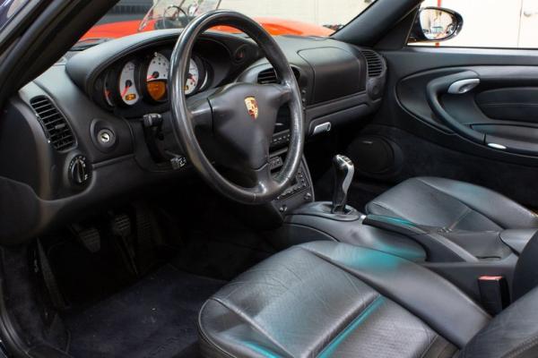 2004 Porsche 911 C4S cabriolet 