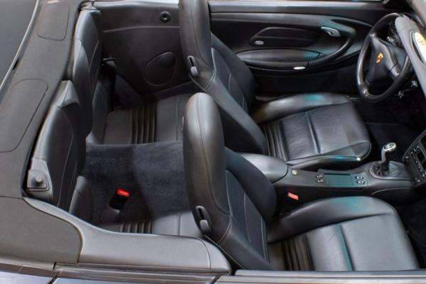 2004 Porsche 911 C4S cabriolet 