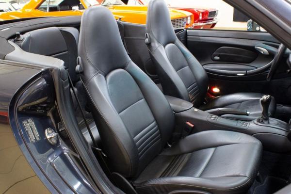 2004 Porsche 911 C4S cabriolet 