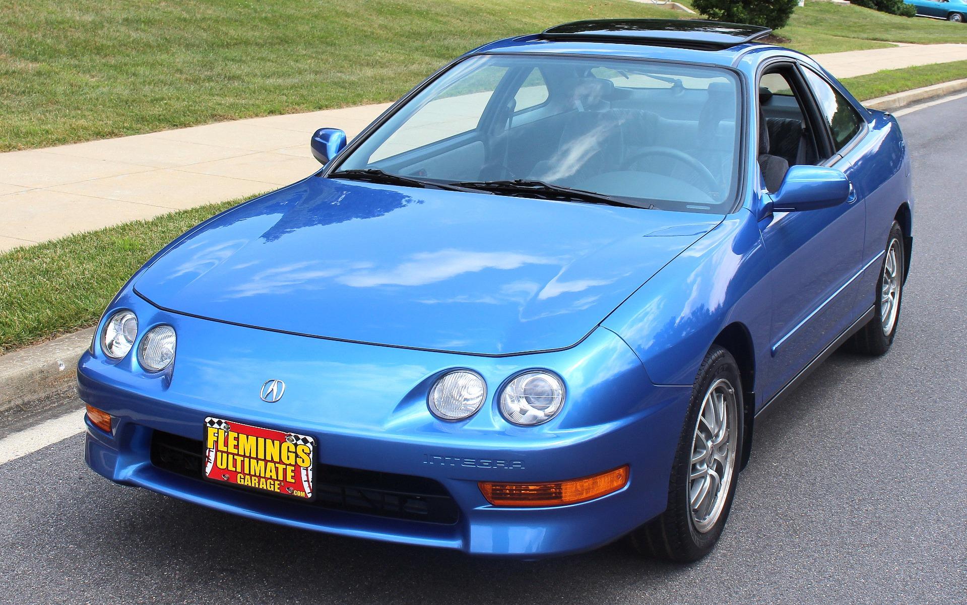thumbnail image 2 of Blue Aluminum Front Upper Strut Bar For 1990-2001 Acura Integra LS RS GSR - HDC Autosports 2 of 5