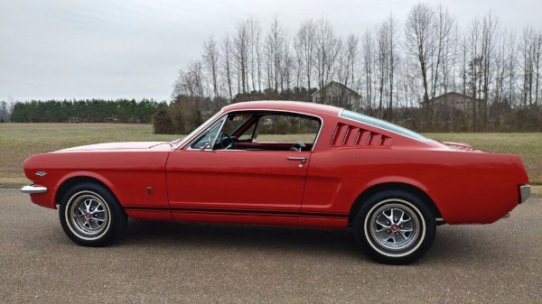 1965 Ford Fastback GT - Equipment