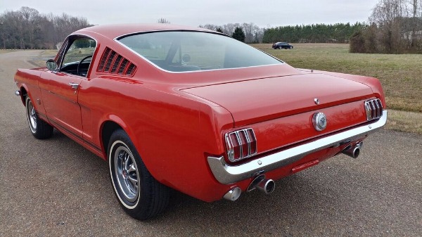 1965 Ford Fastback GT - Equipment