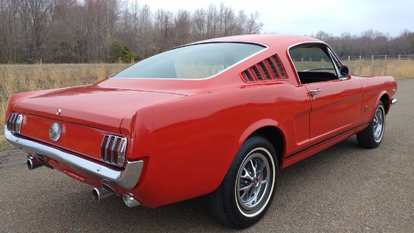 1965 Ford Fastback GT - Equipment