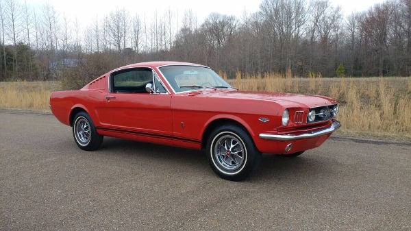 1965 Ford Fastback GT - Equipment