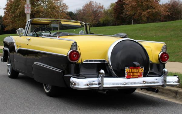 1955 Ford Sunliner 