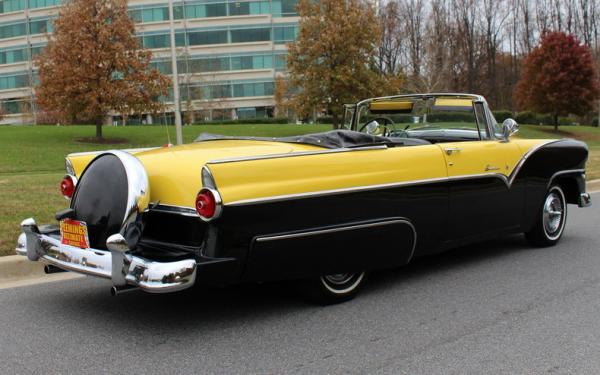 1955 Ford Sunliner 