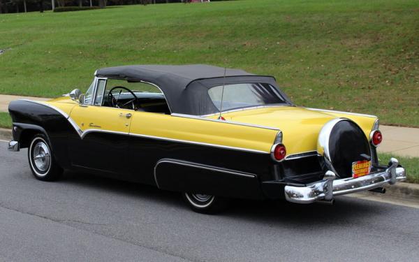 1955 Ford Sunliner 