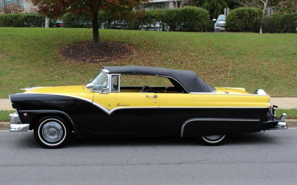 1955 Ford Sunliner 