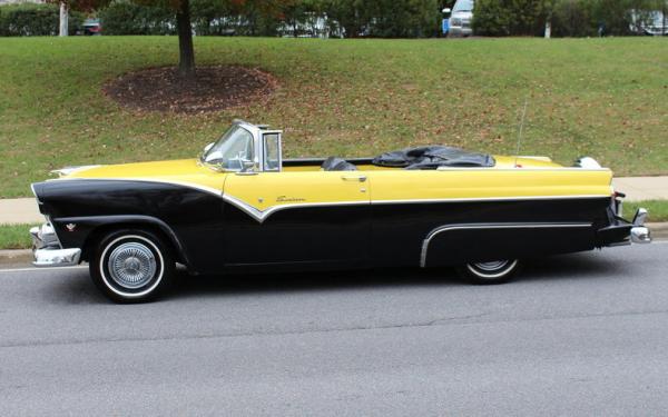 1955 Ford Sunliner 