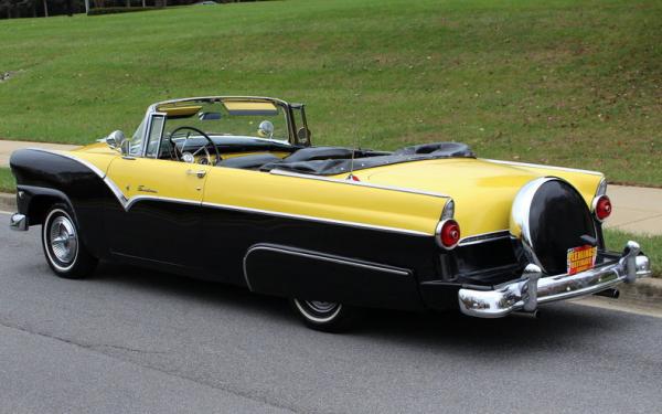 1955 Ford Sunliner 