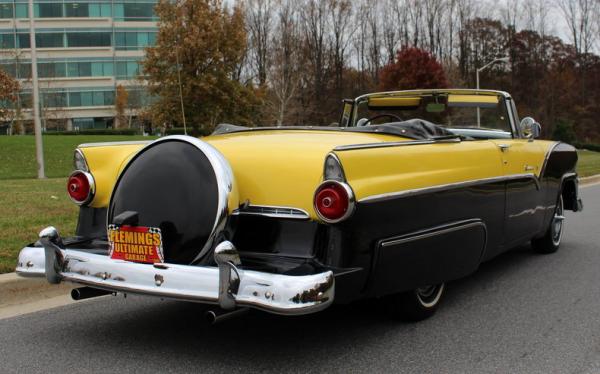 1955 Ford Sunliner 