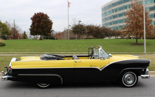 1955 Ford Sunliner 