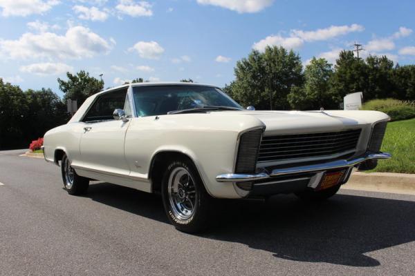 1965 Buick Riviera 